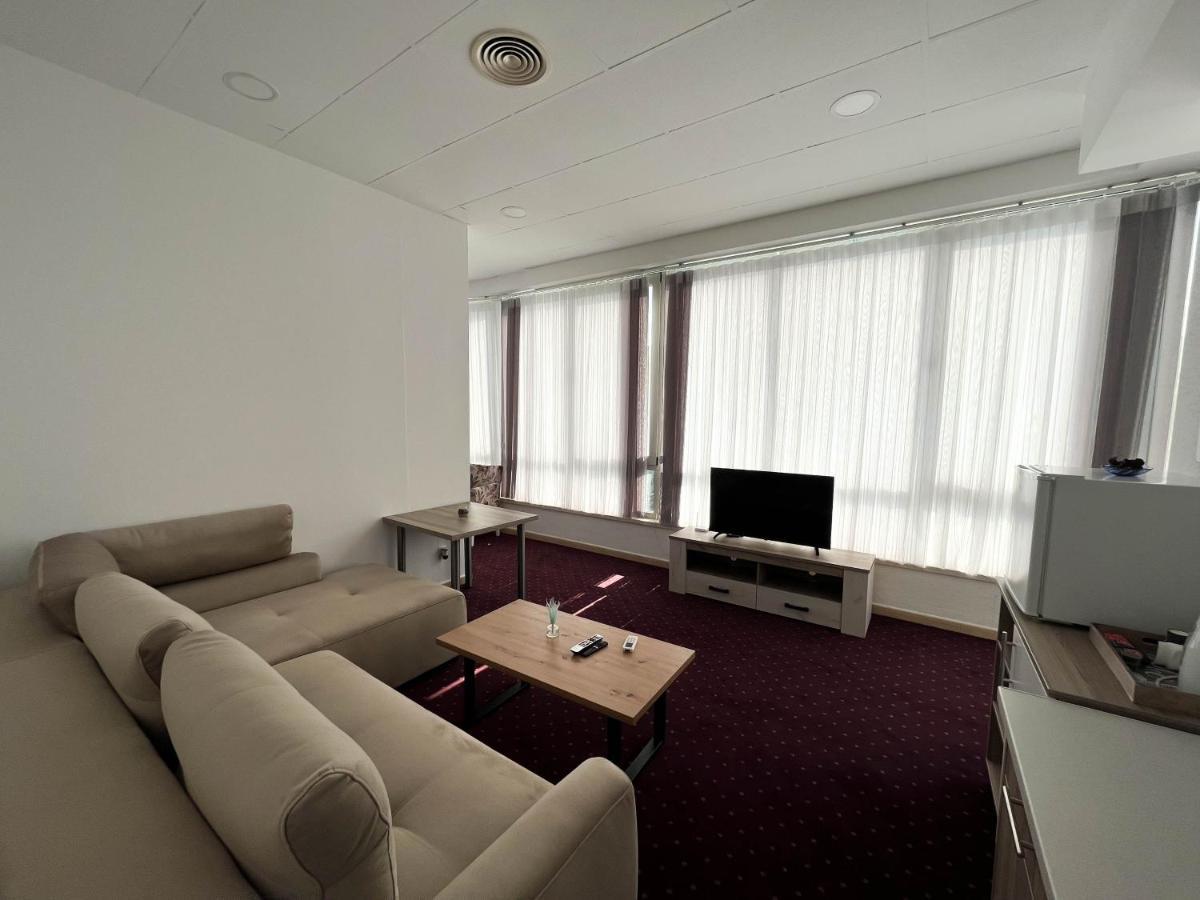 מוסטר Lux Apartments מראה חיצוני תמונה