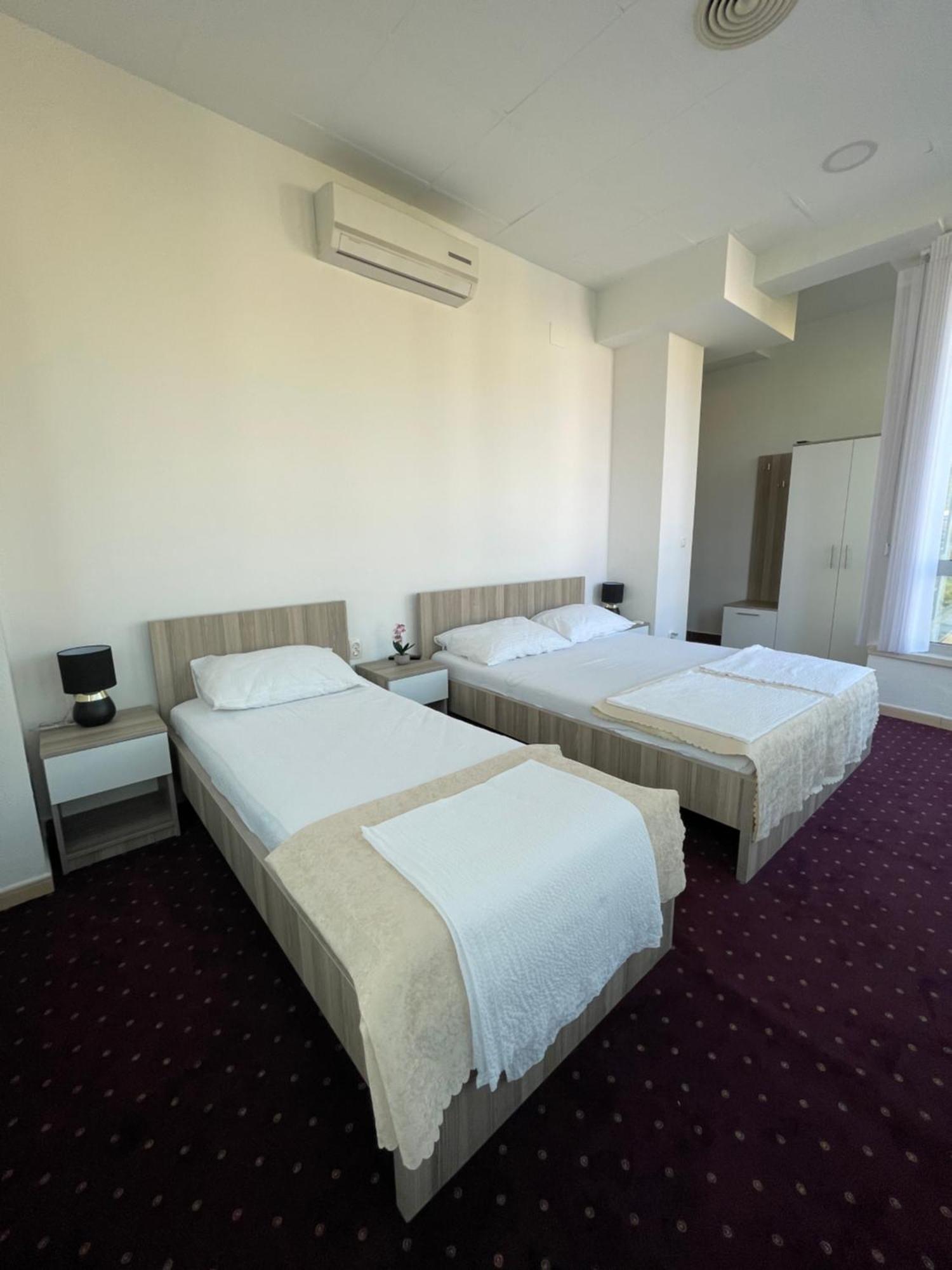 מוסטר Lux Apartments מראה חיצוני תמונה