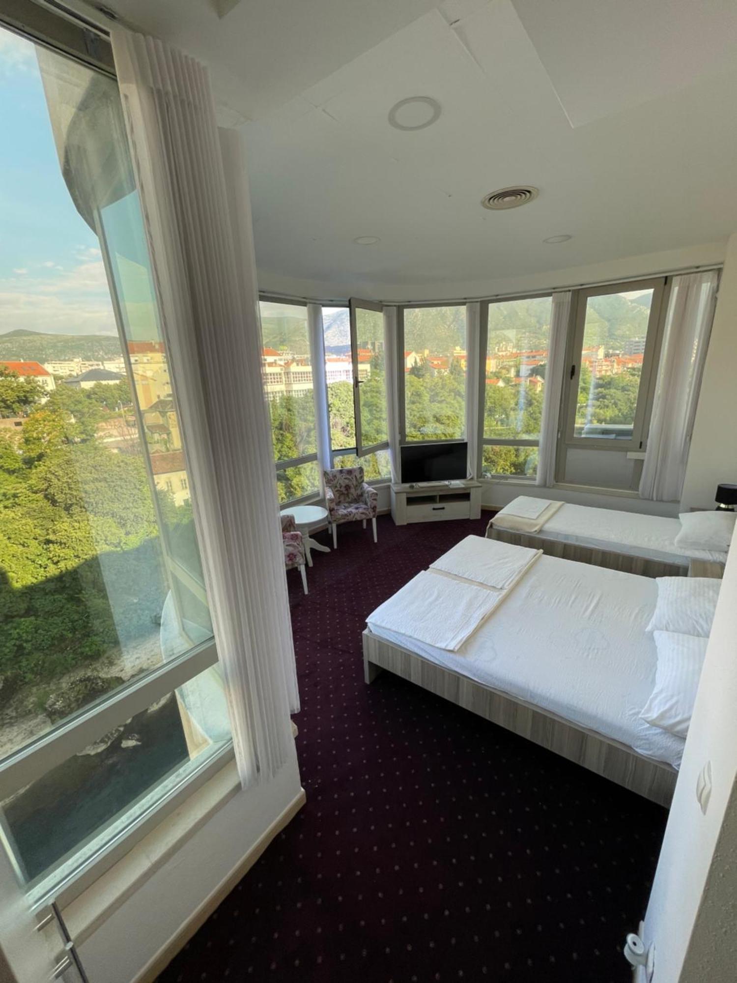 מוסטר Lux Apartments מראה חיצוני תמונה