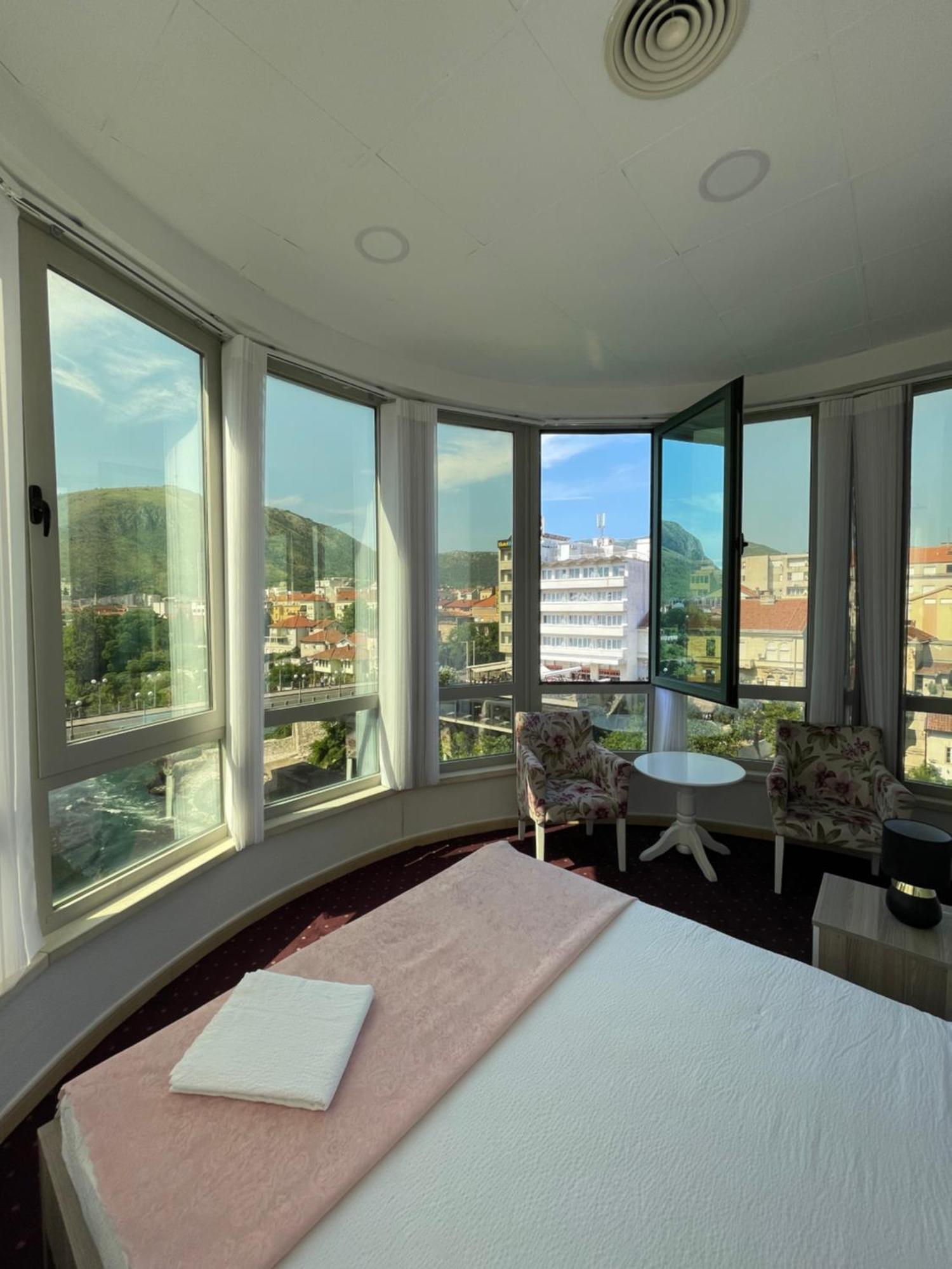 מוסטר Lux Apartments מראה חיצוני תמונה