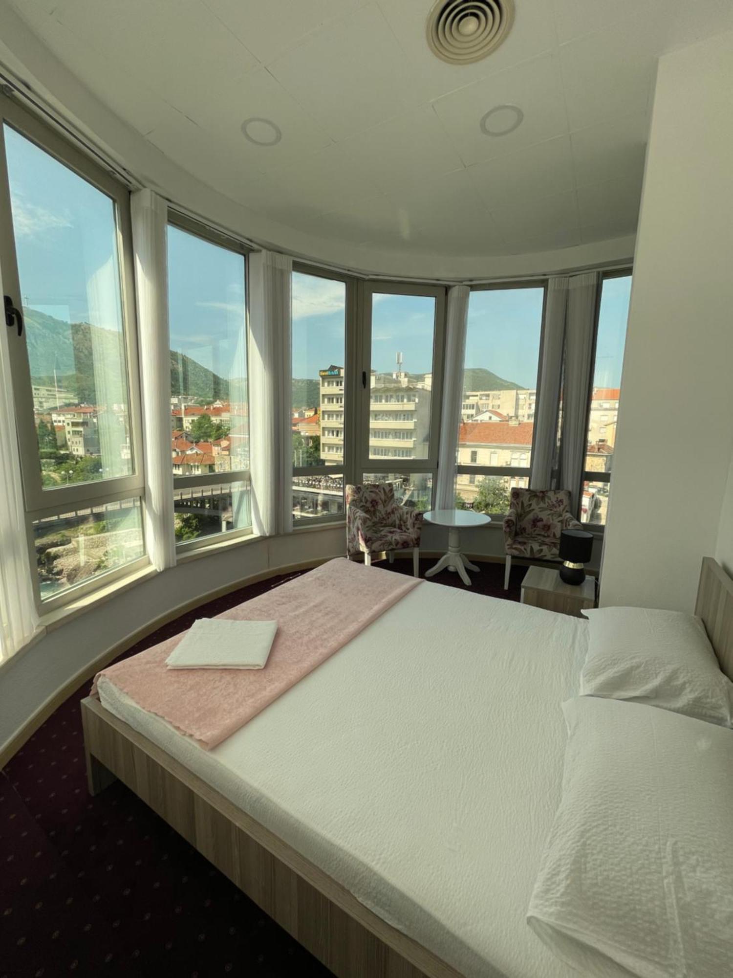 מוסטר Lux Apartments מראה חיצוני תמונה