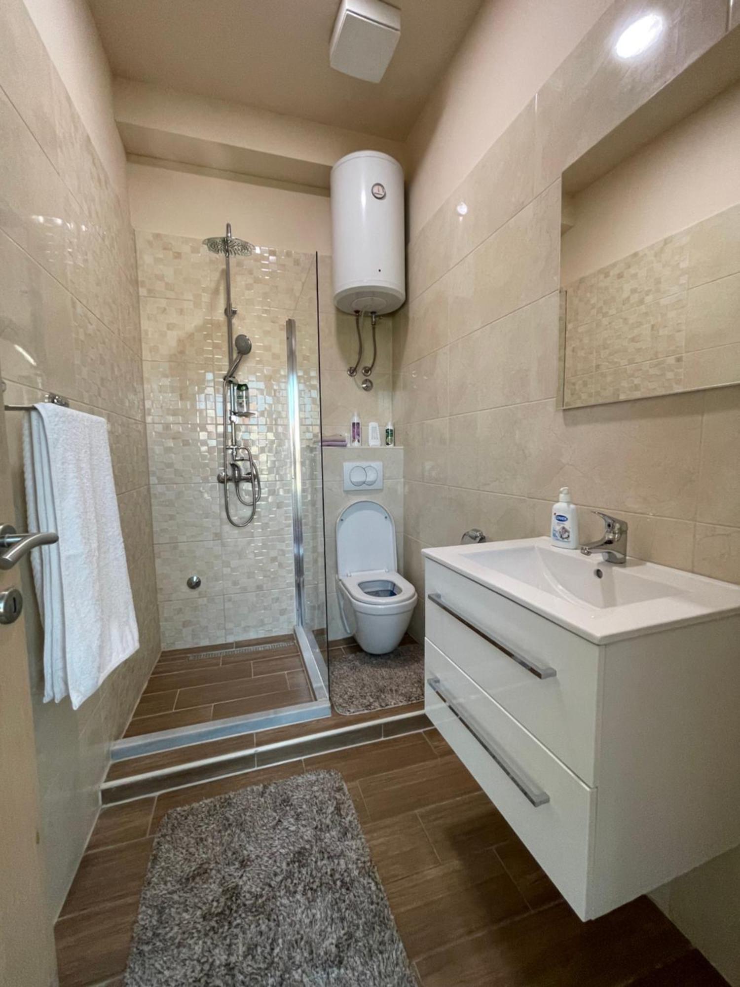 מוסטר Lux Apartments מראה חיצוני תמונה