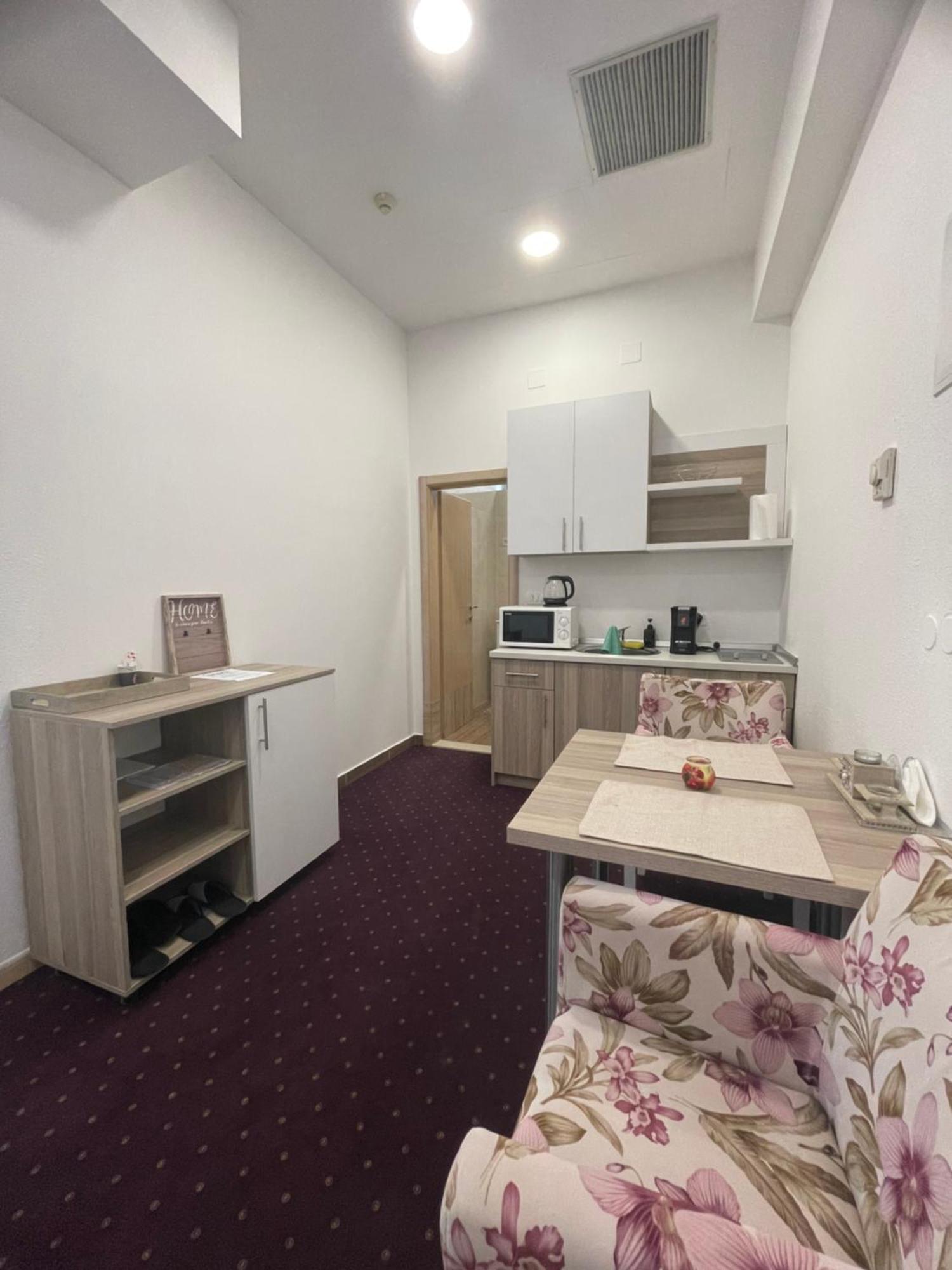 מוסטר Lux Apartments מראה חיצוני תמונה