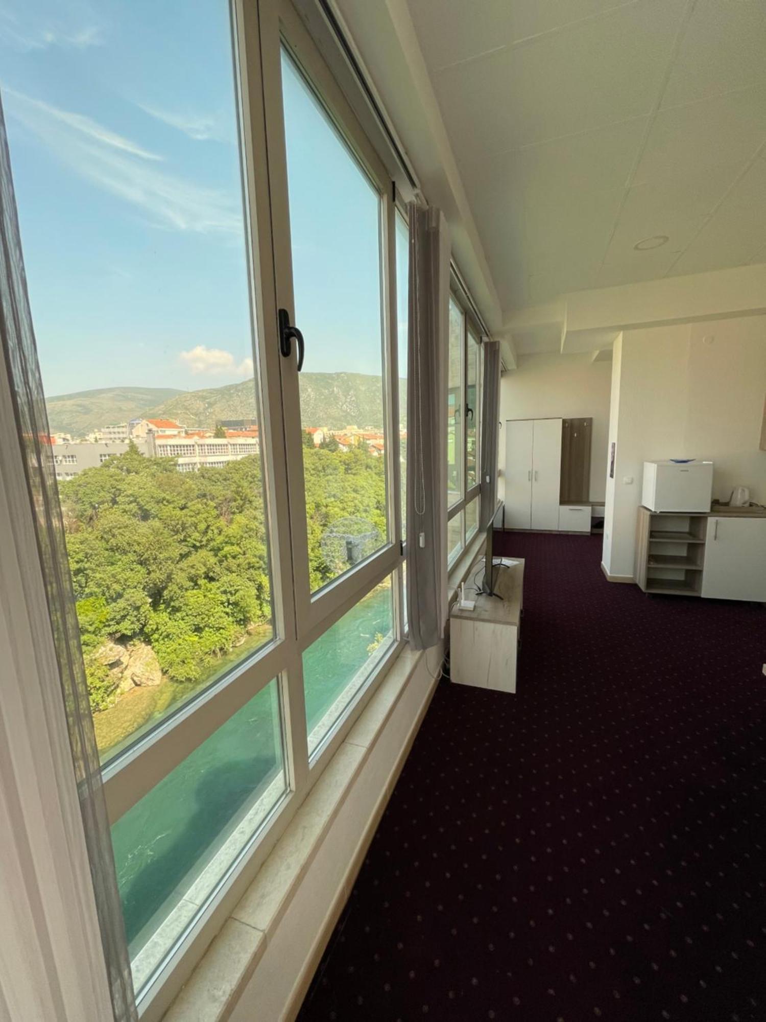 מוסטר Lux Apartments מראה חיצוני תמונה