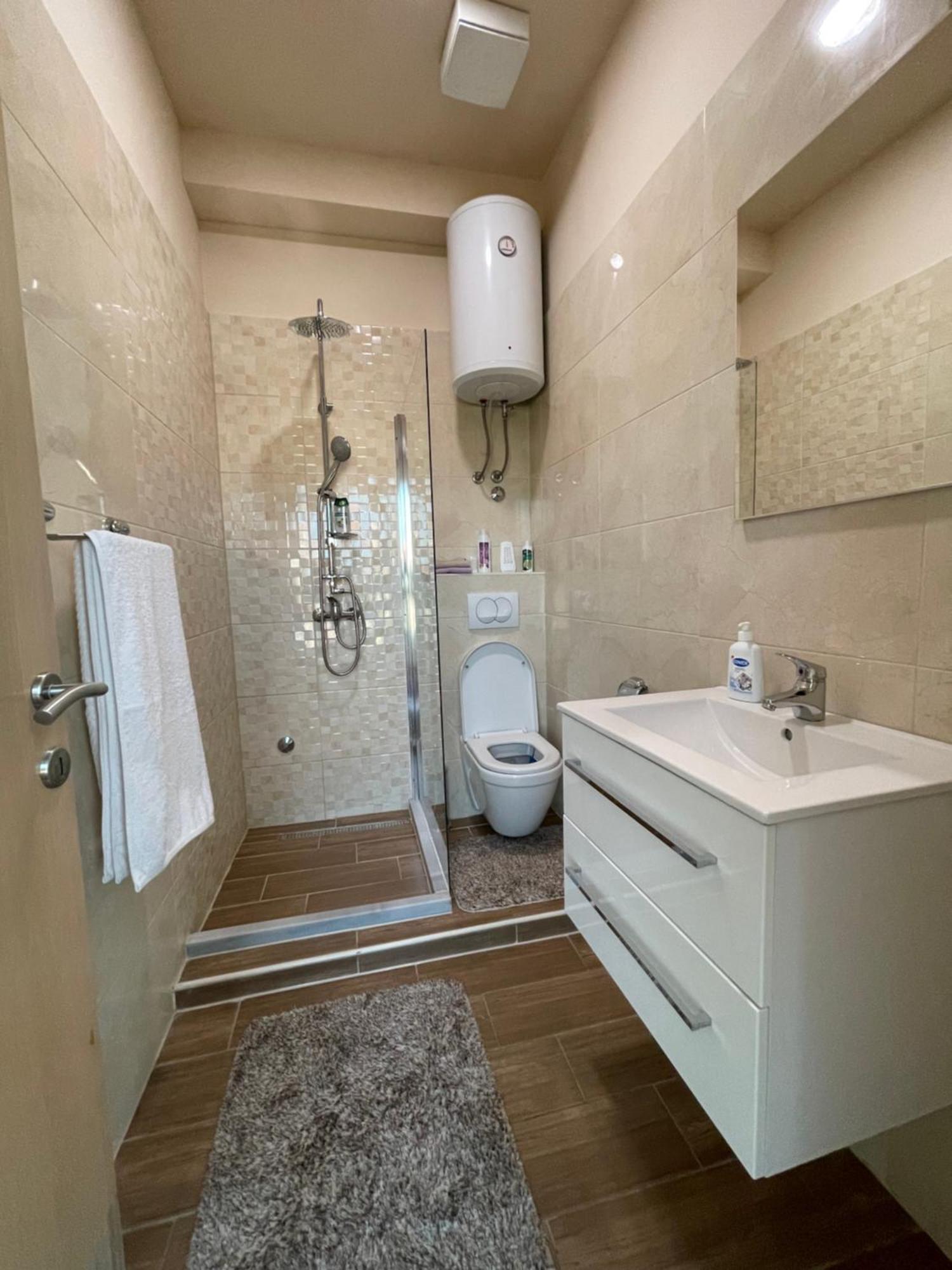 מוסטר Lux Apartments מראה חיצוני תמונה