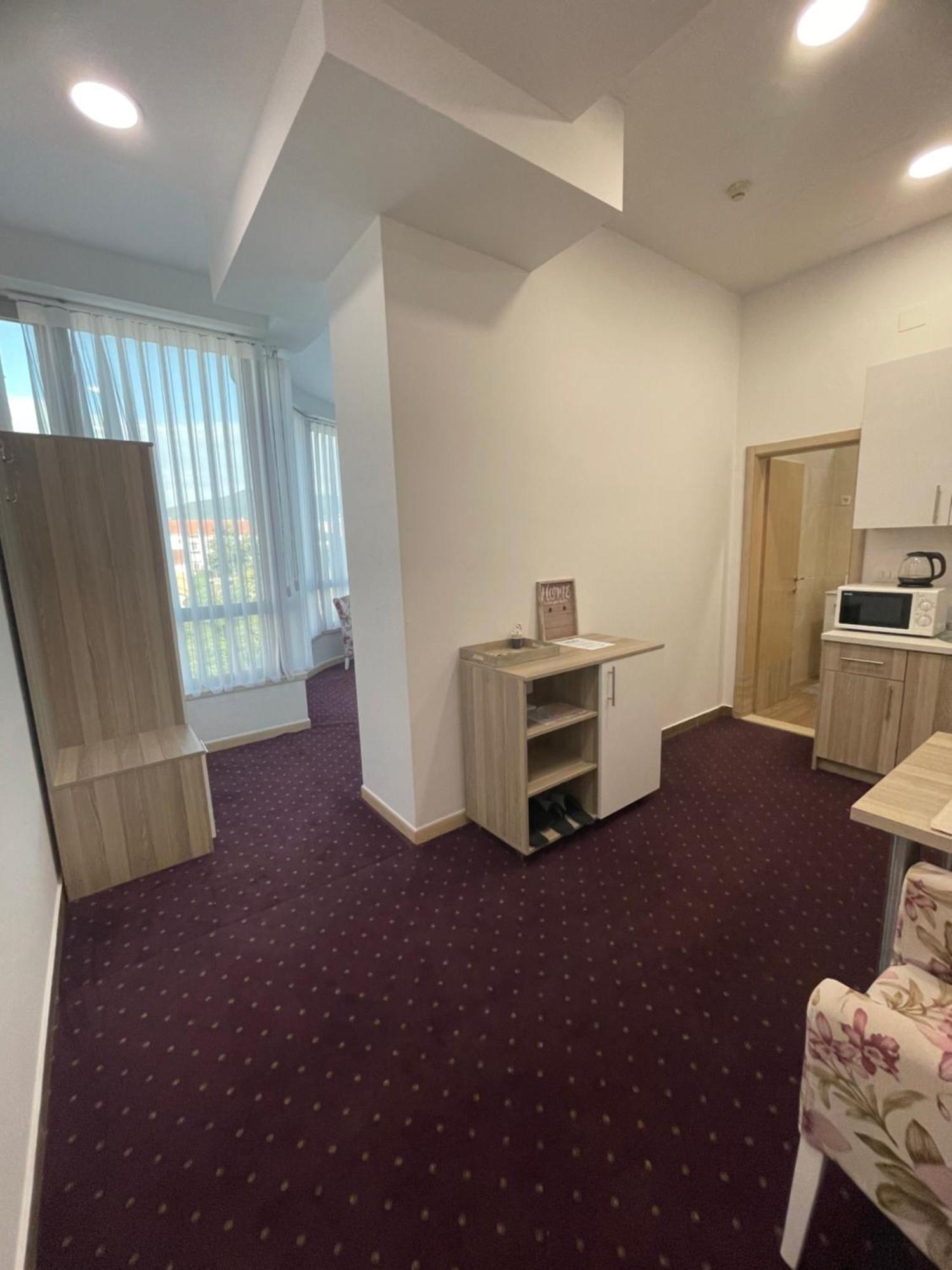 מוסטר Lux Apartments מראה חיצוני תמונה